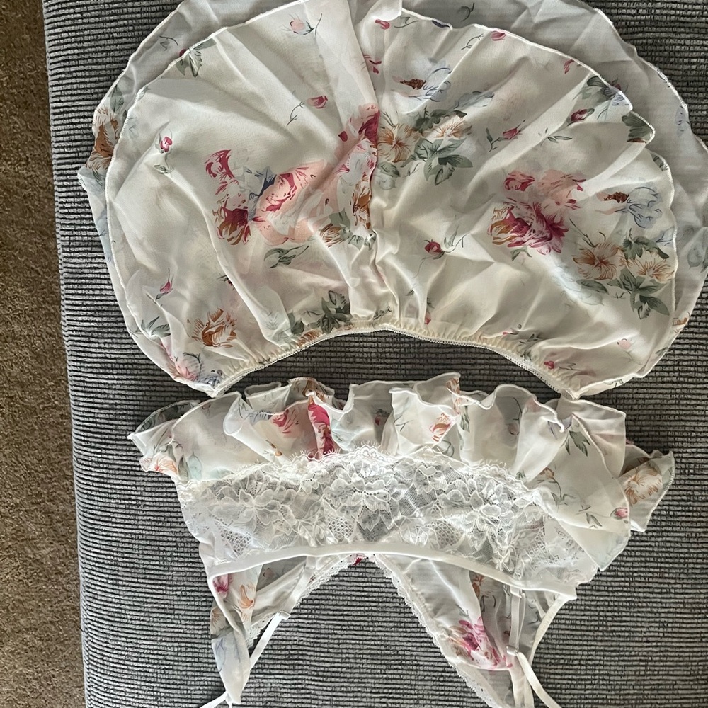 Cream Lace Trim Pajama Set with Vintage-Inspired Design. Brand new in package - Picture 11 of 11